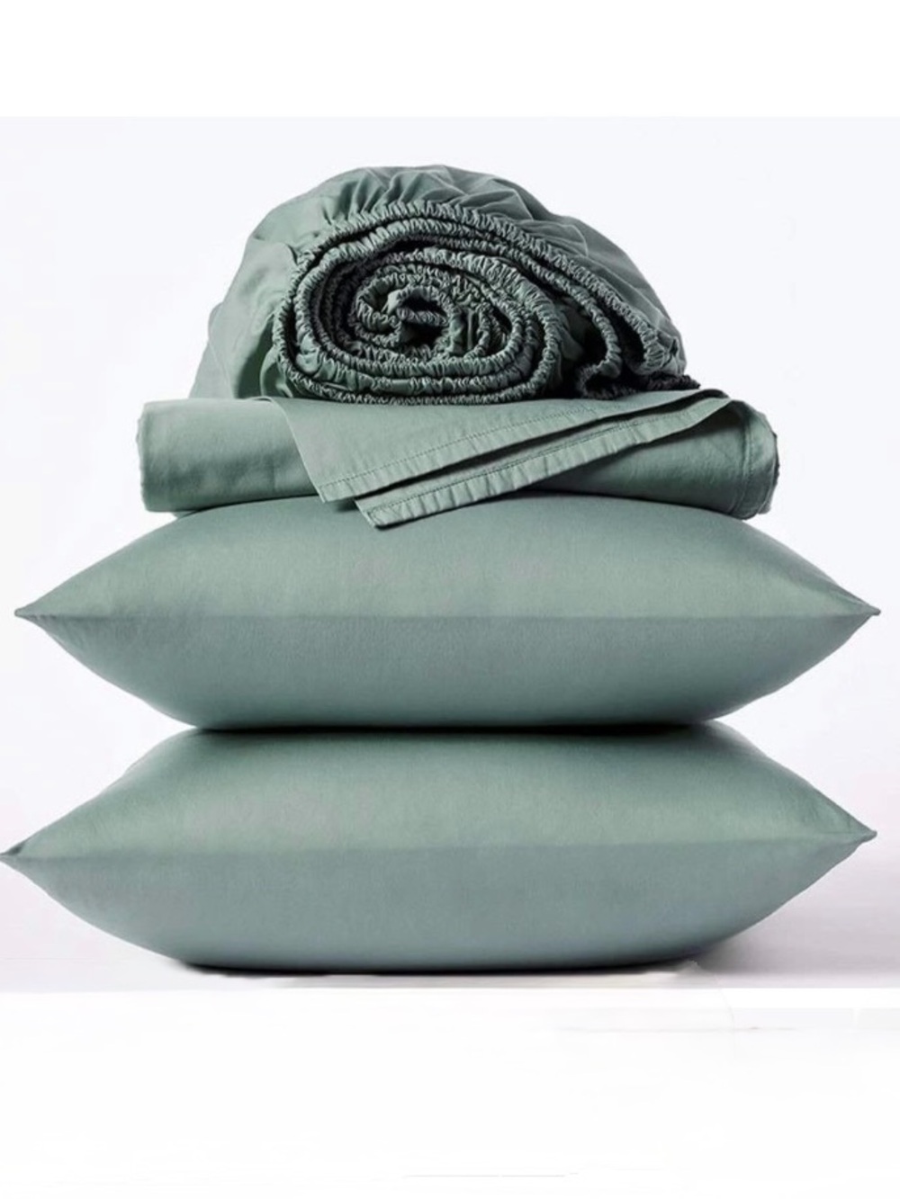 Coyuchi Cloud
Brushed™ Organic Flannel Sheet Set in Cypress New Queen $308 new